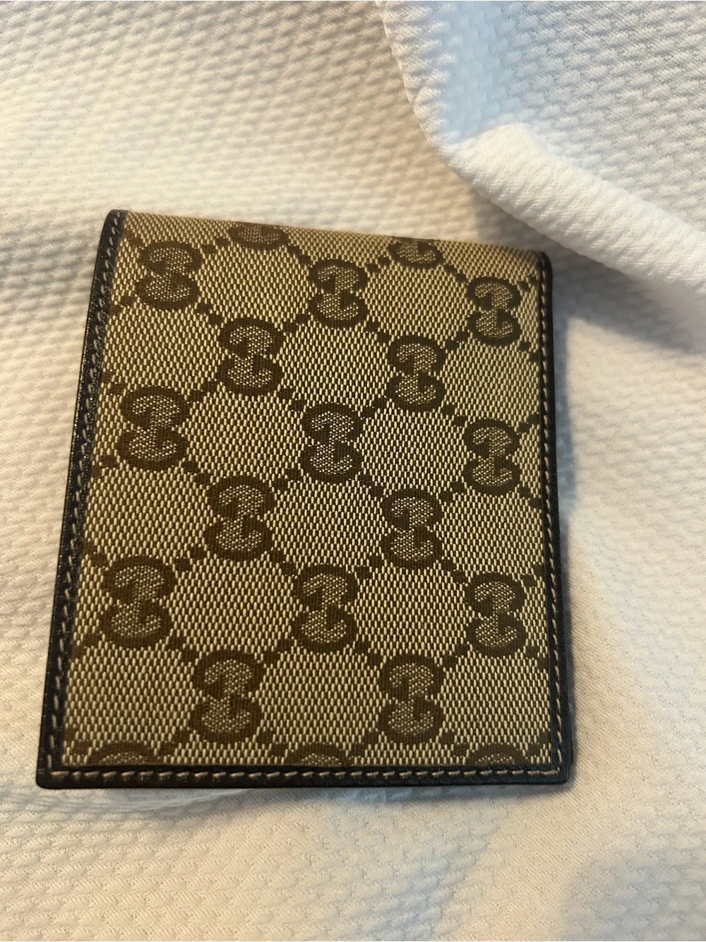 BRAND NEW Gucci Bi-Fold Wallet